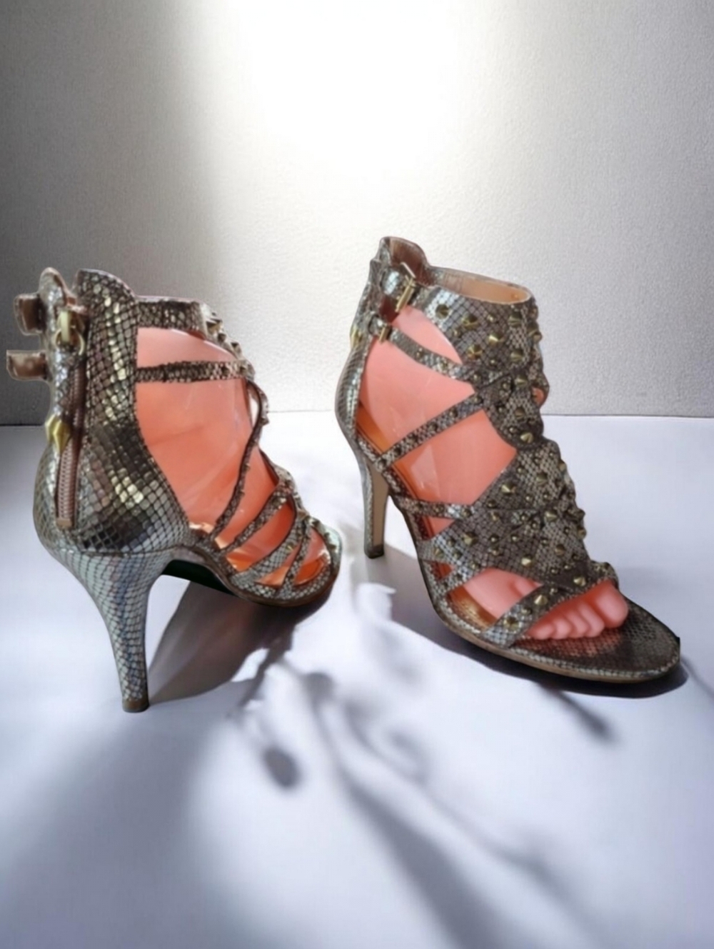 GUESS (8)  "LAIDEA" Studded Shiny Gold Gladiator Strappy Heel Size 8